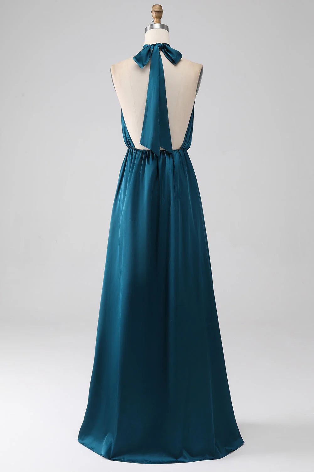 Vestido largo de dama de honor con escote halter, corte A y abertura